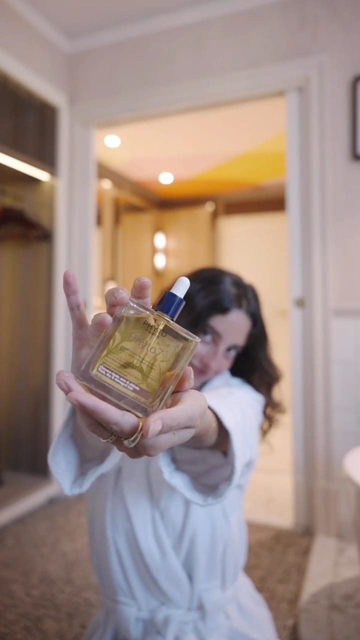 Post 4 by COSMETICS ONLINE on Instagram (video)