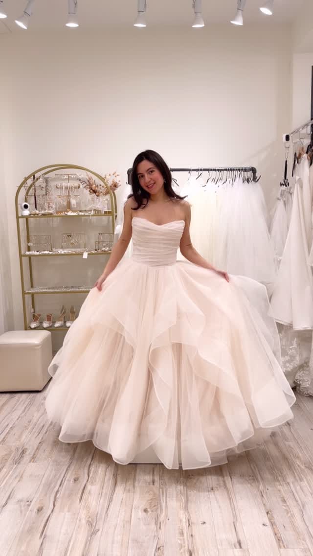 Post 9 by Felichia Bridal Toronto on Instagram (video)