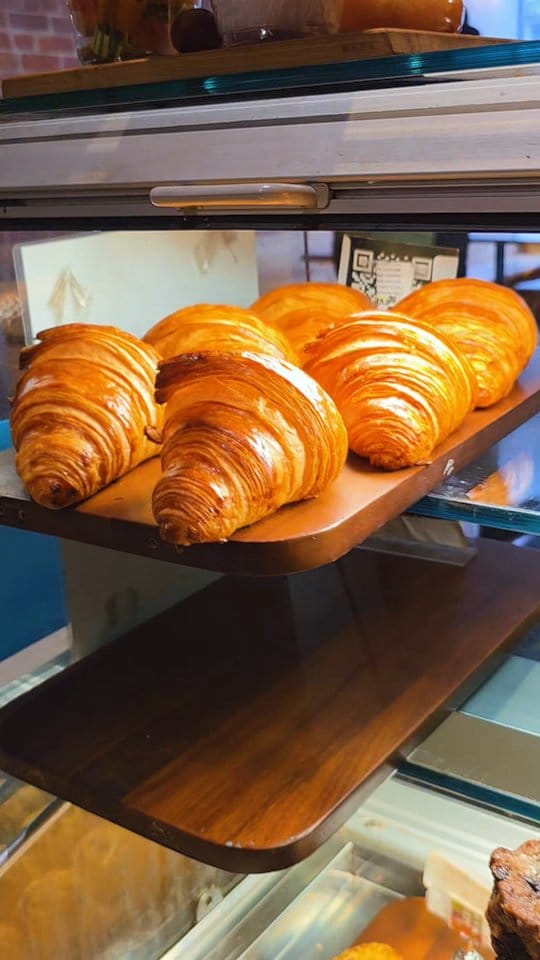 Post 7 by Manic Coffee - Toronto on Instagram (video)