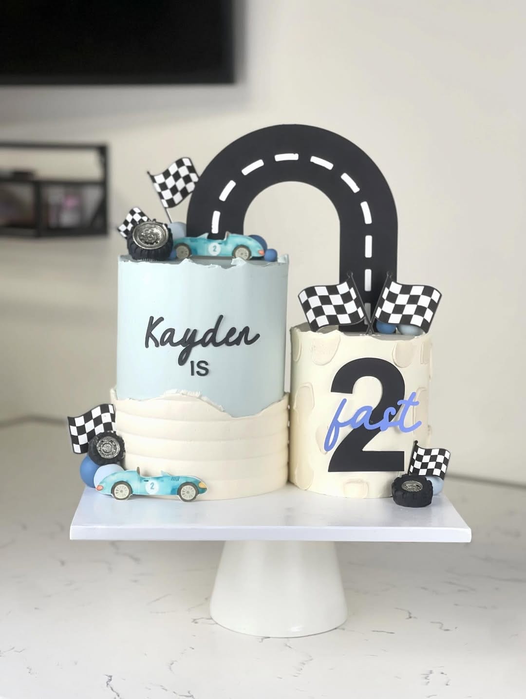 Post 7 by LIPSTICK BAKER CUSTOM CAKES INC on Instagram (image)