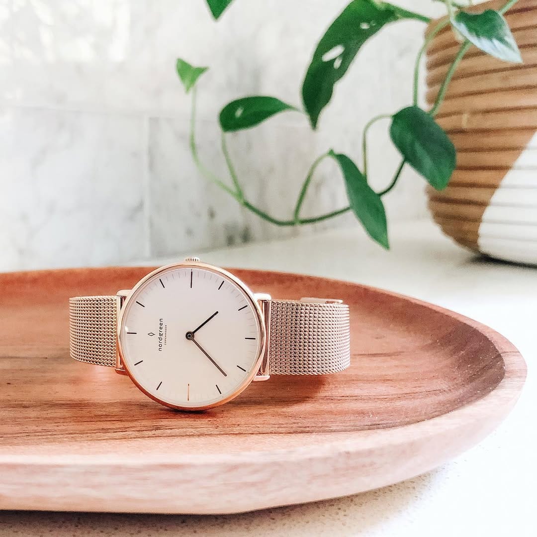 Post 4 by Jo - Simple, Small Space Decor on Instagram (image)