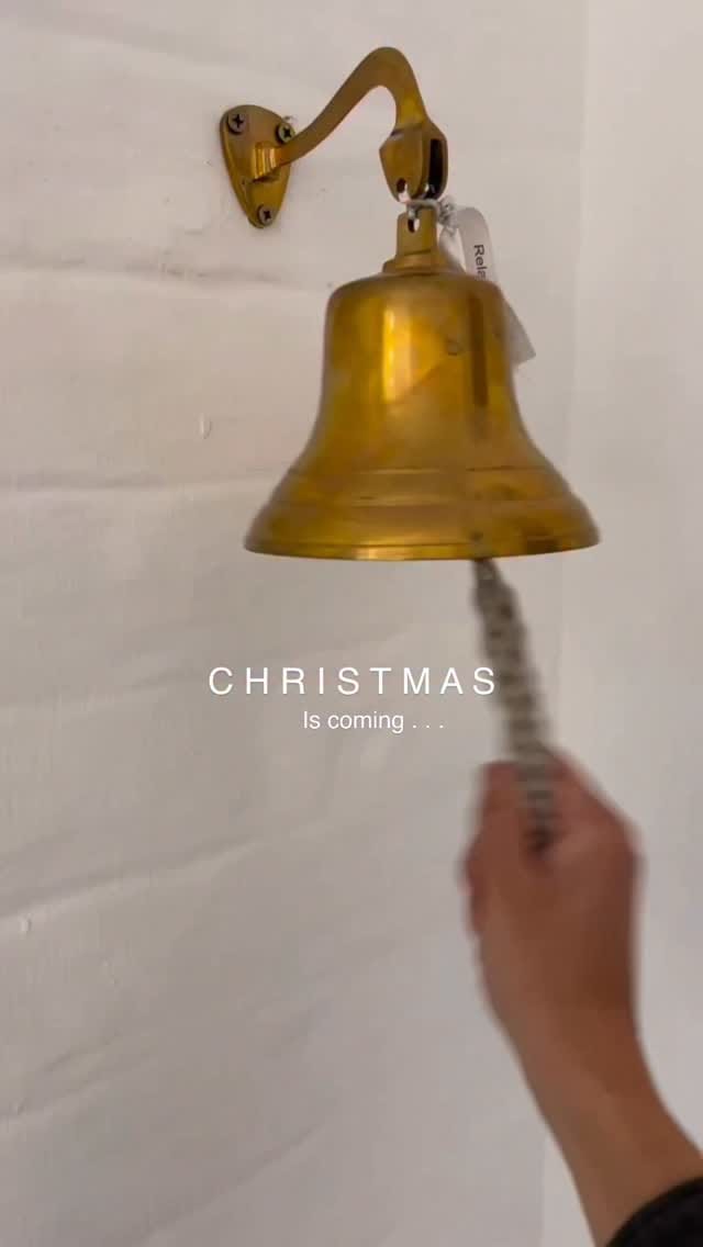 Post 5 by Miss Pop Art on Instagram (video)