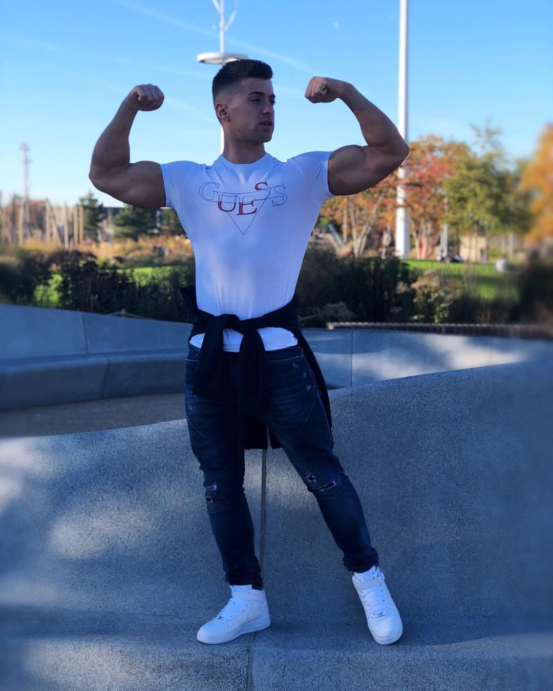 Post 5 by Kleris Zøga “Secret Weapon” on Instagram (image)