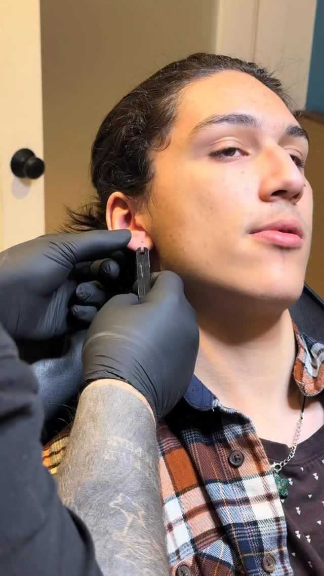 Post 1 by Paradise Montreal ✦ Piercing, Jewelry & Tattoos on Instagram (video)