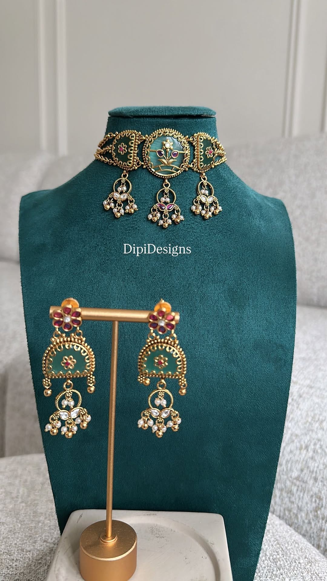 Post 3 by DipiDesigns, Brampton, Canada on Instagram (video)