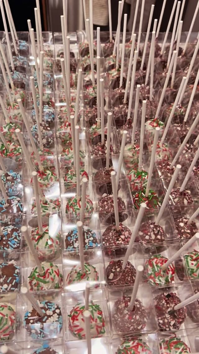 Post 1 by The Bomb Desserts 💣 on Instagram (video)