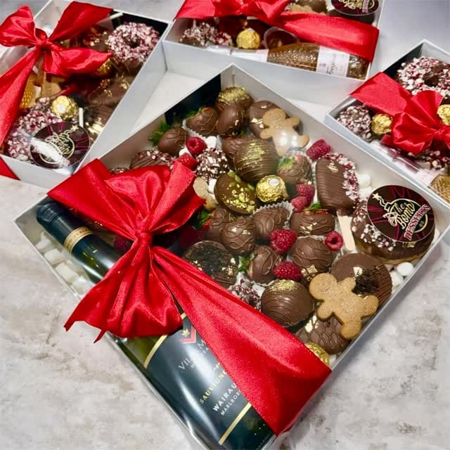 Post 6 by The Bomb Desserts 💣 on Instagram (video)