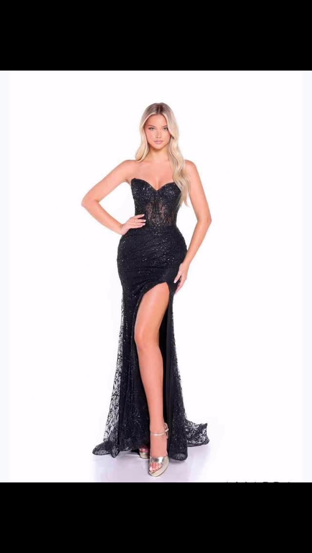 Post 5 by Dressroom boutique on Instagram (video)