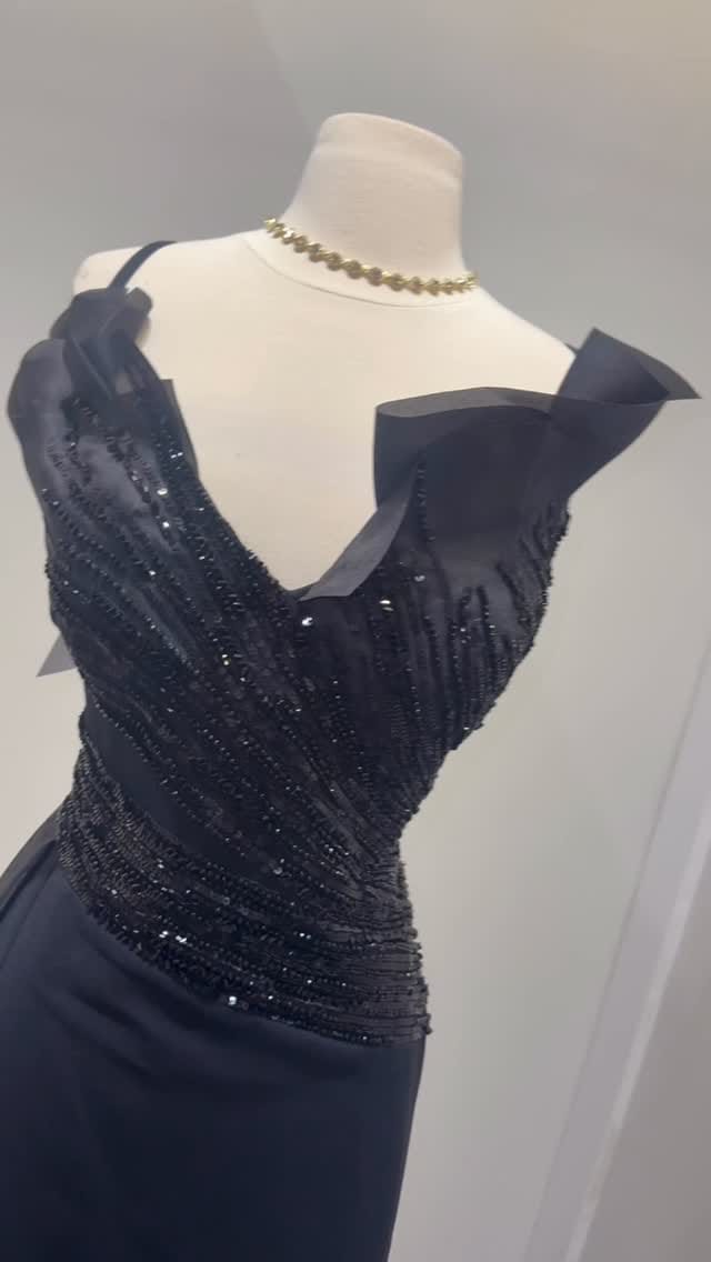 Post 9 by Dressroom boutique on Instagram (video)