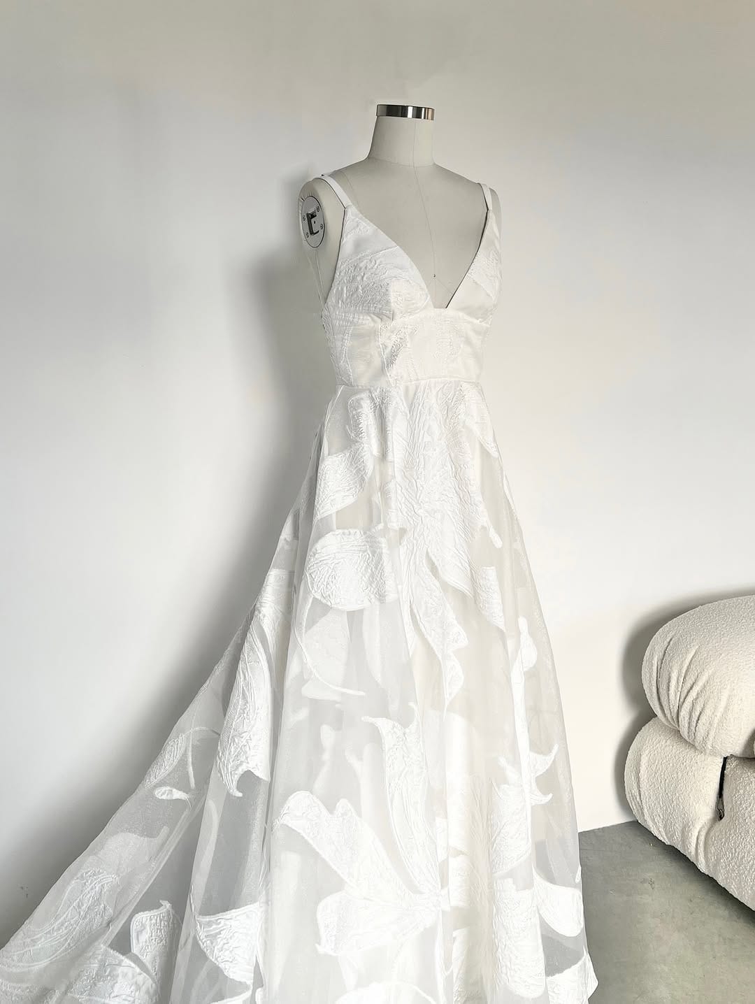 Post 9 by Truvelle | For modern brides on Instagram (carousel)