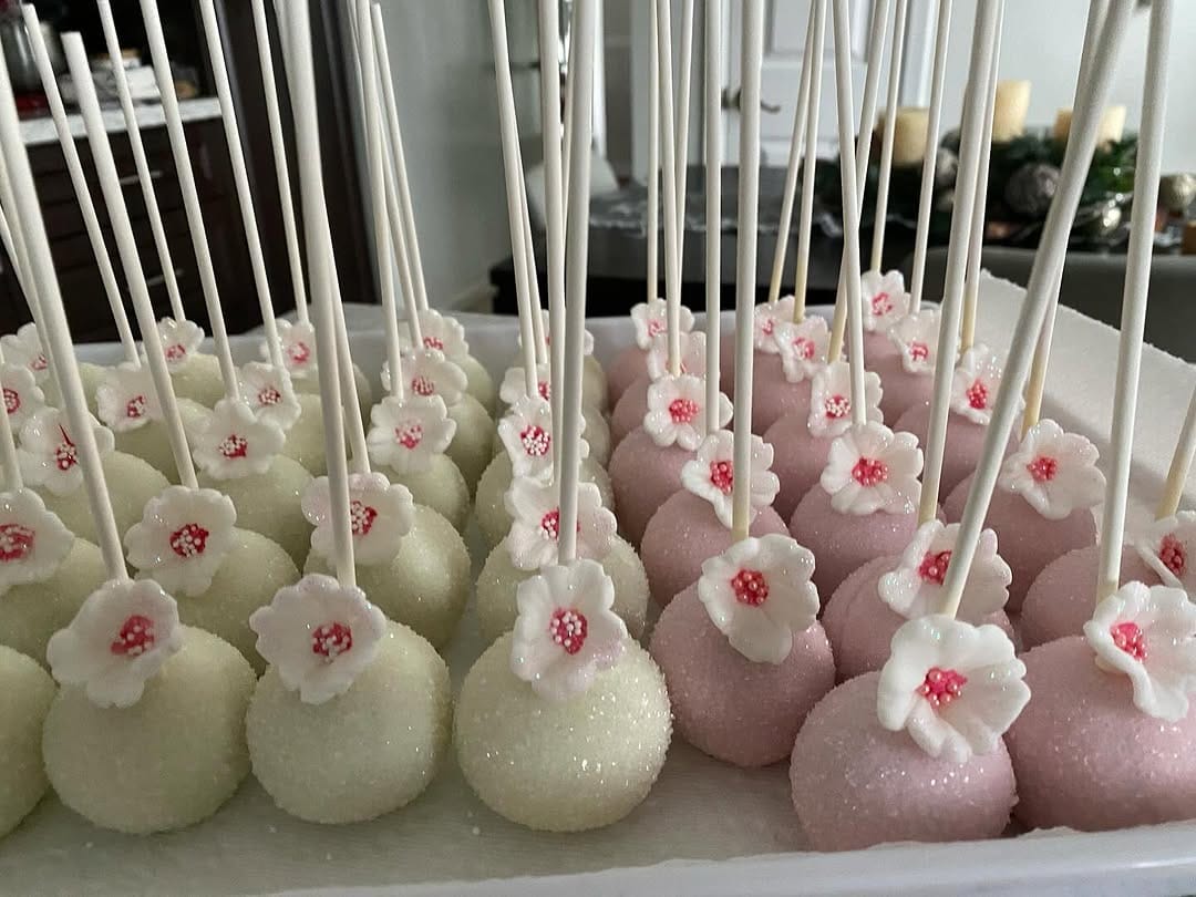 Post 9 by Queens of Cakepops🍰 on Instagram (image)