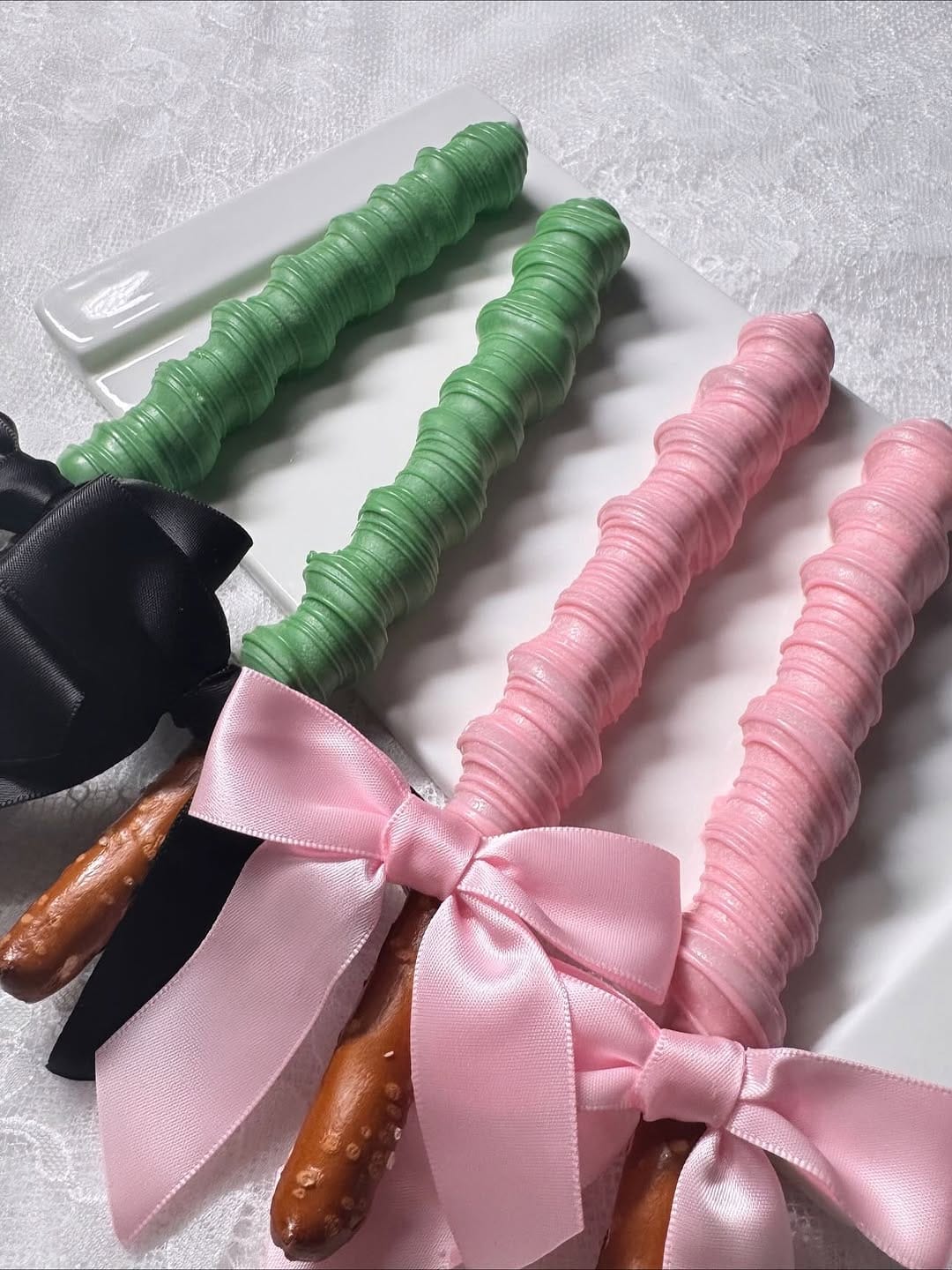 Post 1 by Queens of Cakepops🍰 on Instagram (carousel)