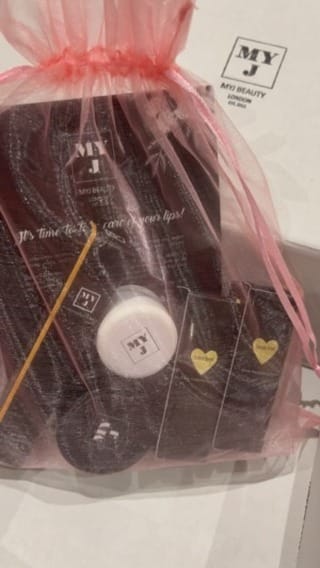 Post 6 by MYJ BEAUTY LONDON, EST. 2011 on Instagram (video)