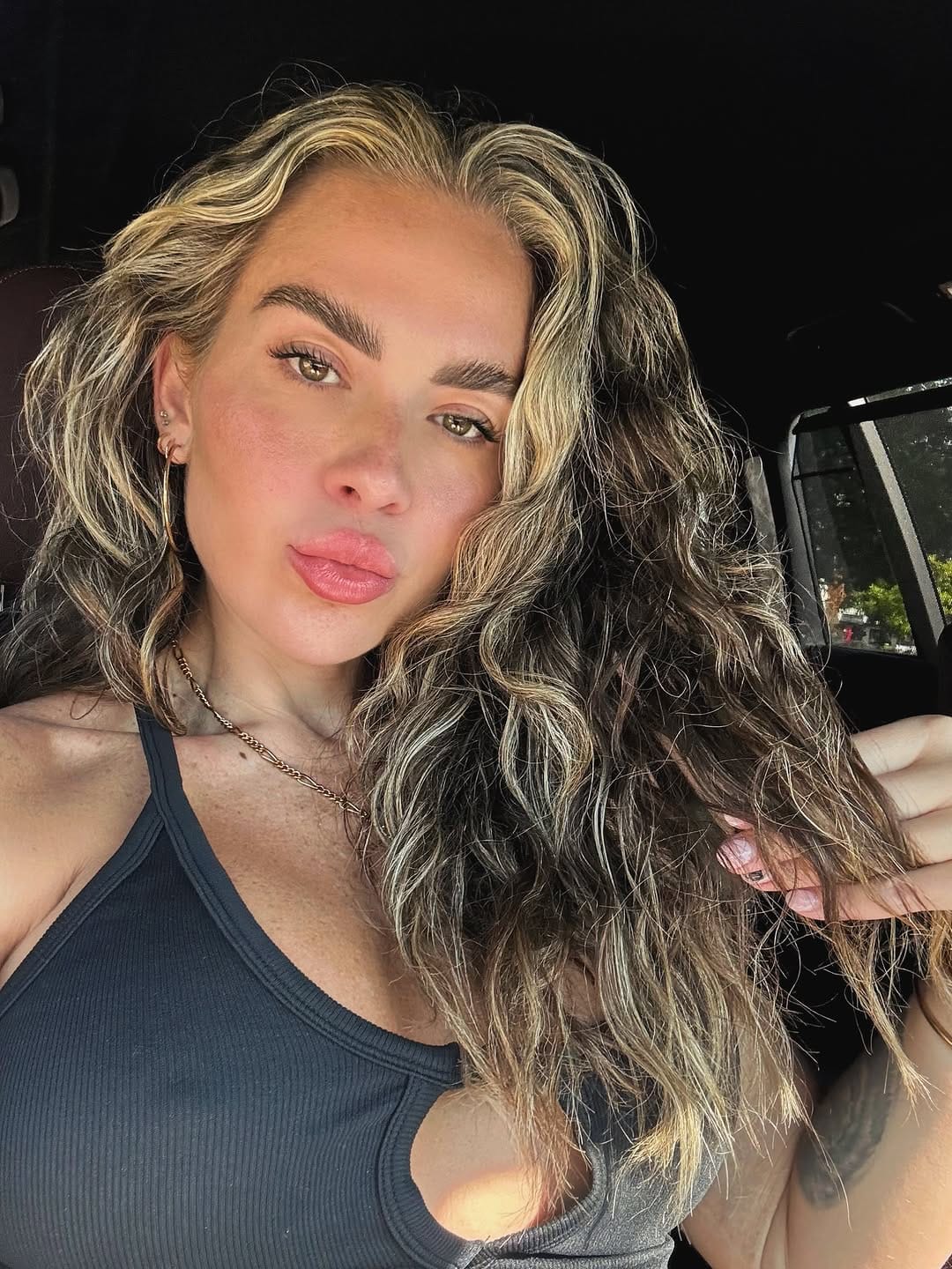 Post 6 by L U C I A N A on Instagram (image)