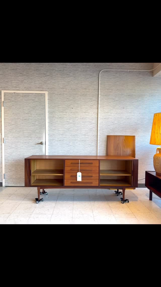 Post 3 by Vintage Home Boutique on Instagram (video)