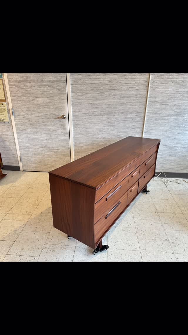 Post 4 by Vintage Home Boutique on Instagram (video)