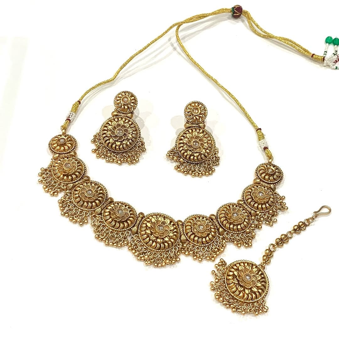Post 1 by Indian Jewellery & Suits on Instagram (carousel)