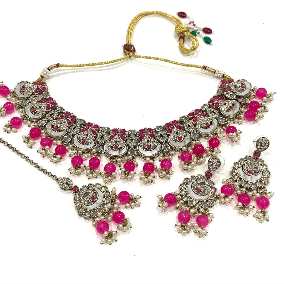 Post 10 by Indian Jewellery & Suits on Instagram (carousel)