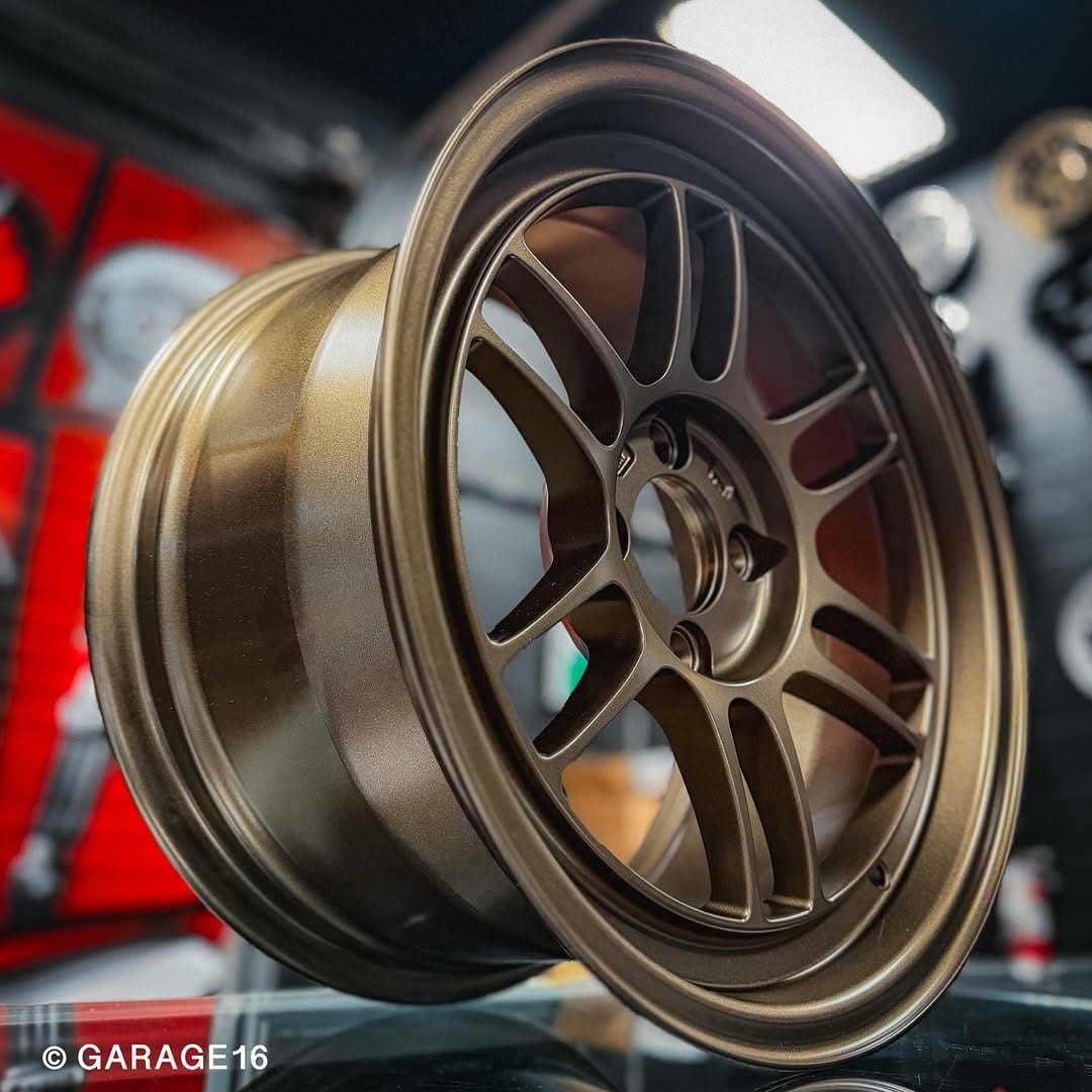 Post 8 by Garage16 on Instagram (carousel)