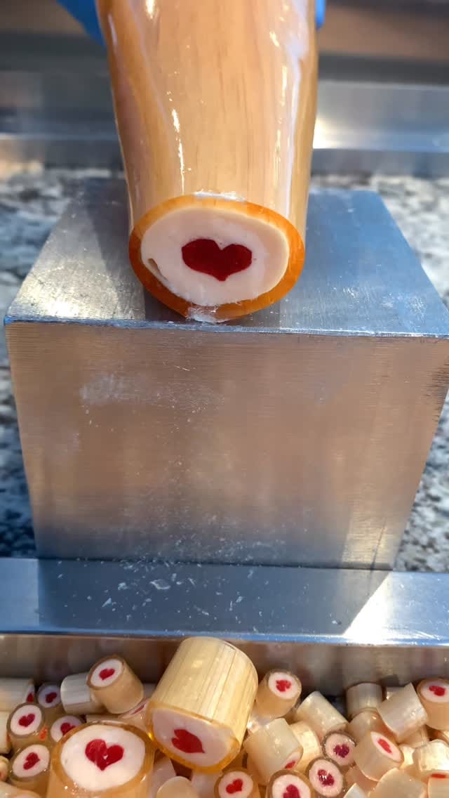 Post 2 by candylabs_mtl on Instagram (video)