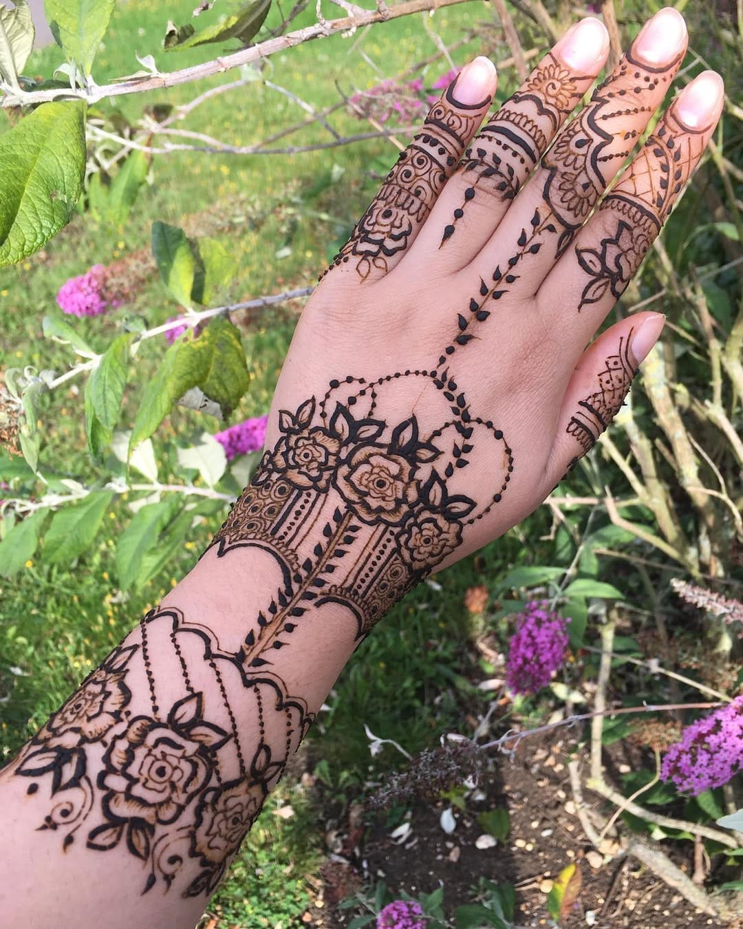 Post 5 by HennaBeautee on Instagram (image)