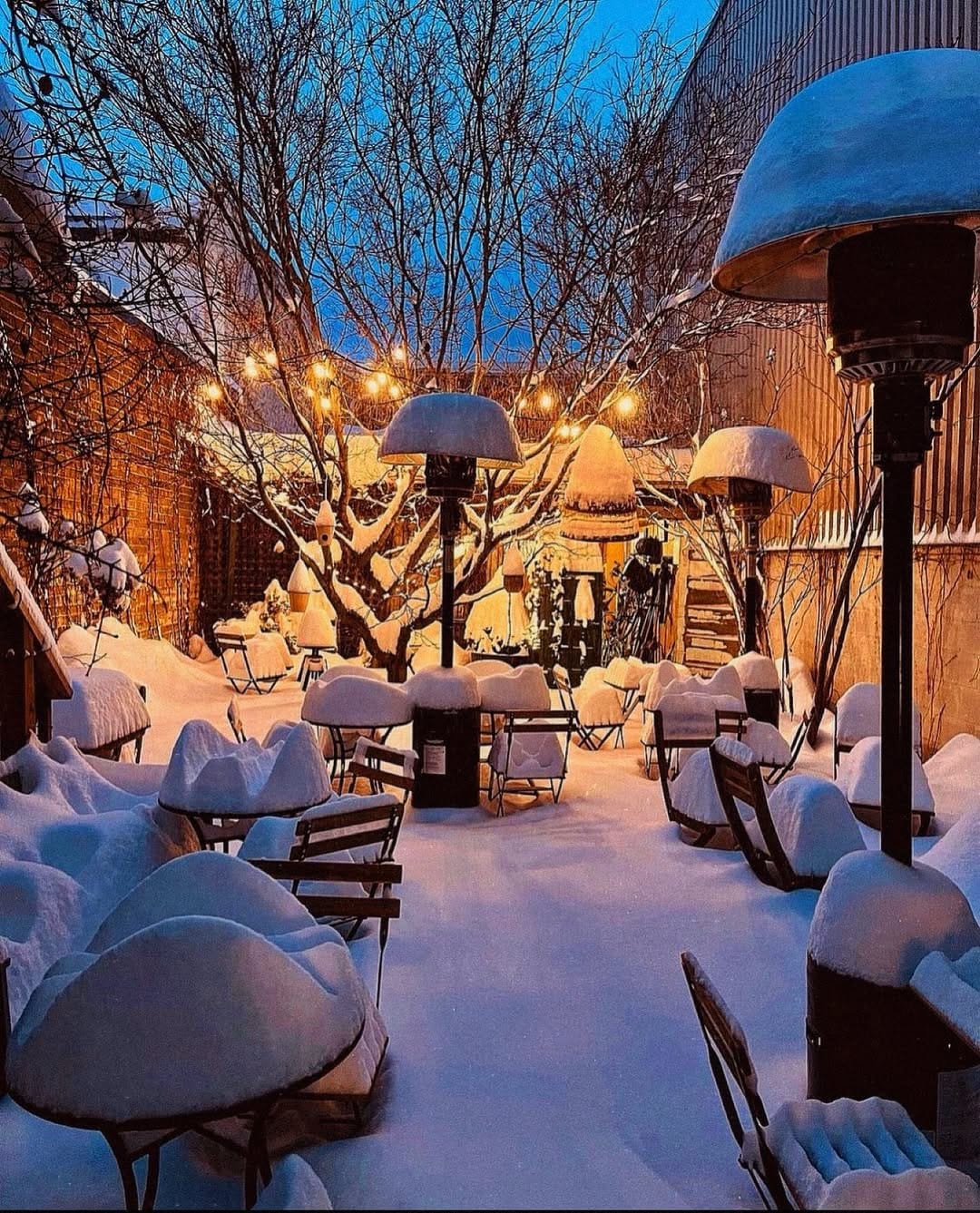 Post 5 by Cafe23 on Instagram (image)