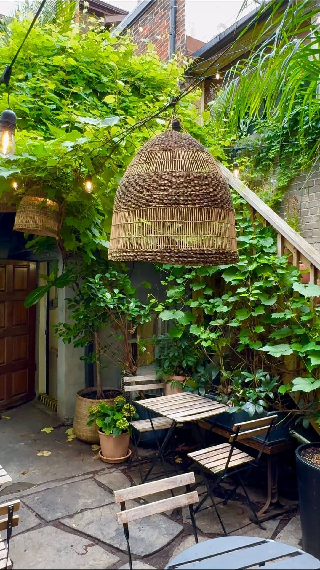 Post 10 by Cafe23 on Instagram (video)