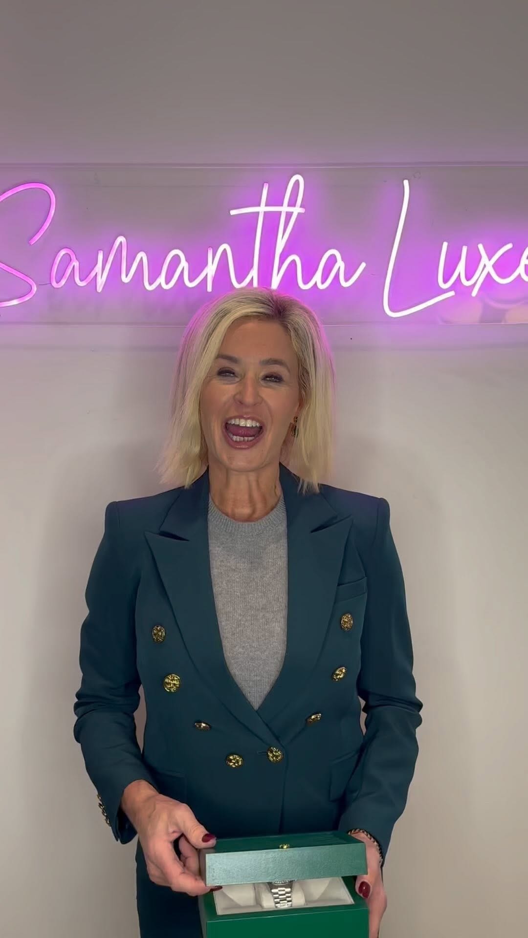 Post 8 by Samantha Luxe on Instagram (video)
