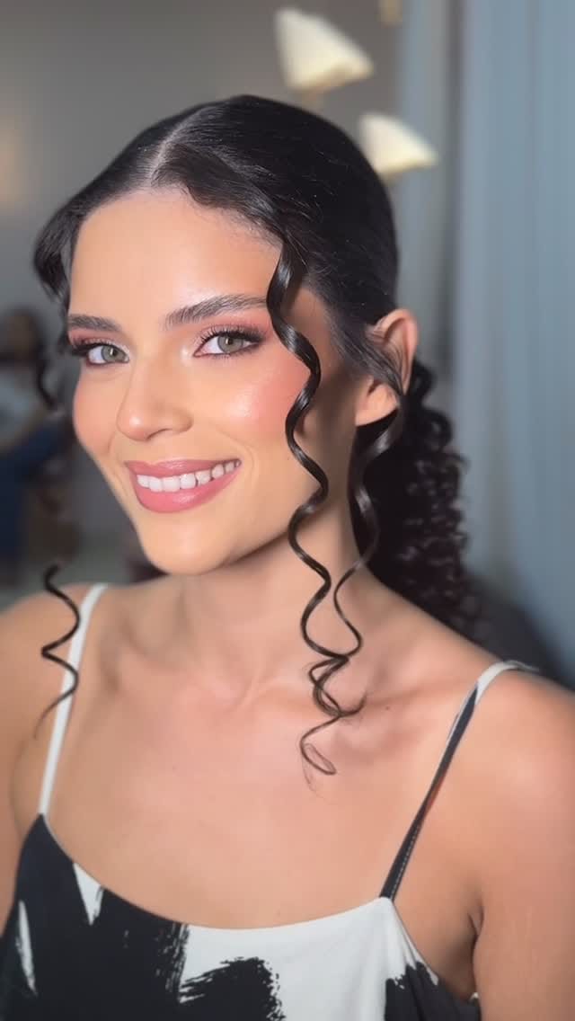 Post 5 by Manuella Maquiadora Manaus-Am on Instagram (video)