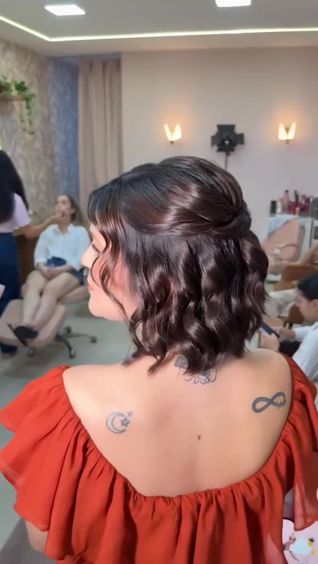 Post 2 by Manuella Maquiadora Manaus-Am on Instagram (video)