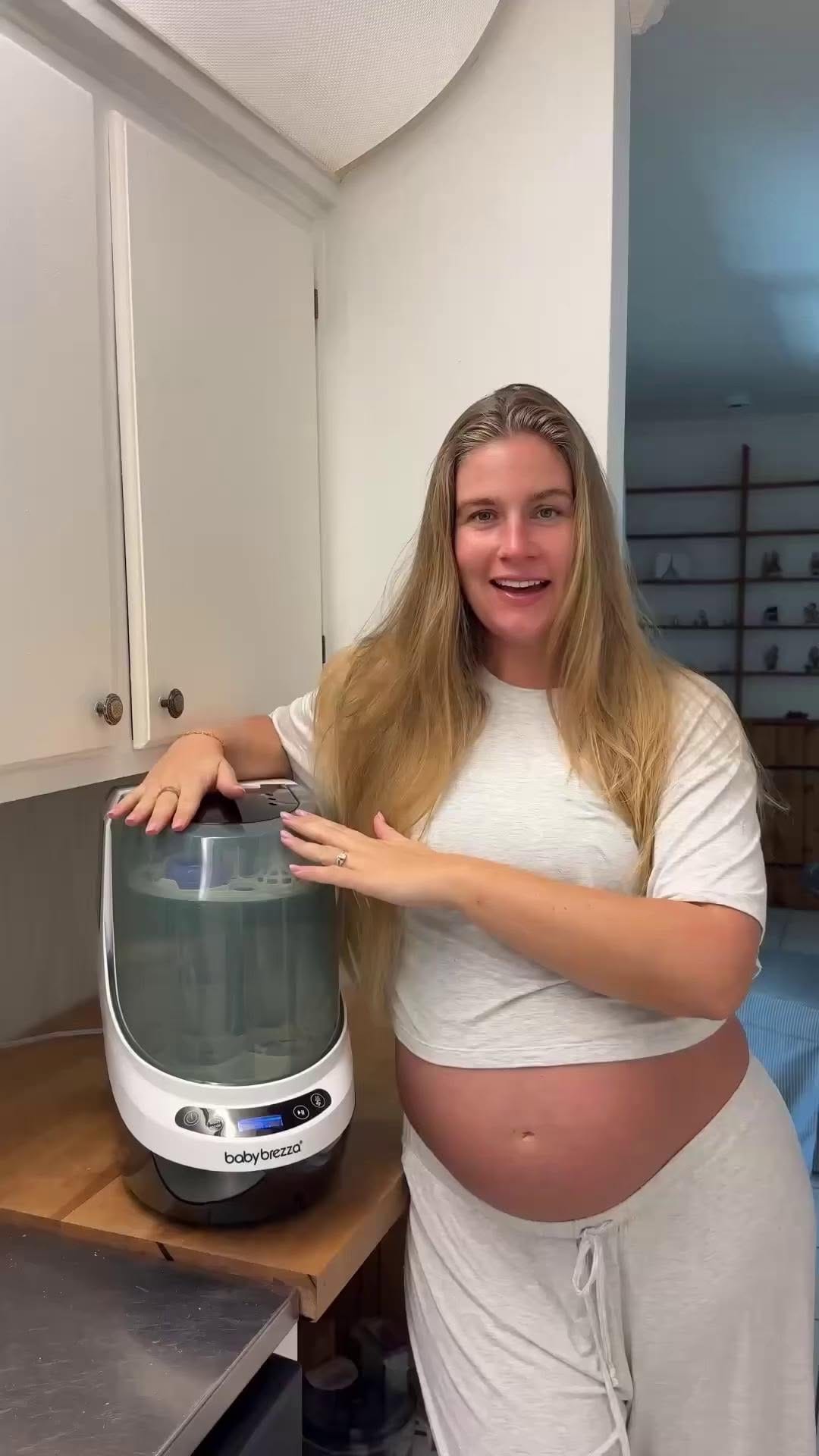 Post 2 by Baby Brezza Canada on Instagram (video)