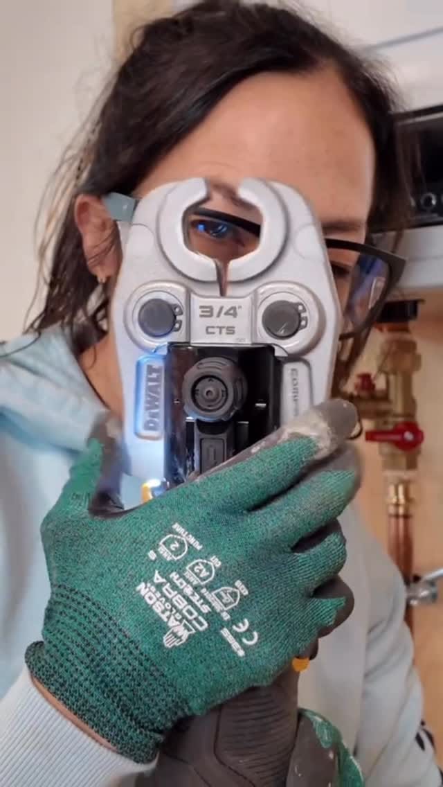 Post 6 by DEWALT CANADA🇨🇦 on Instagram (video)