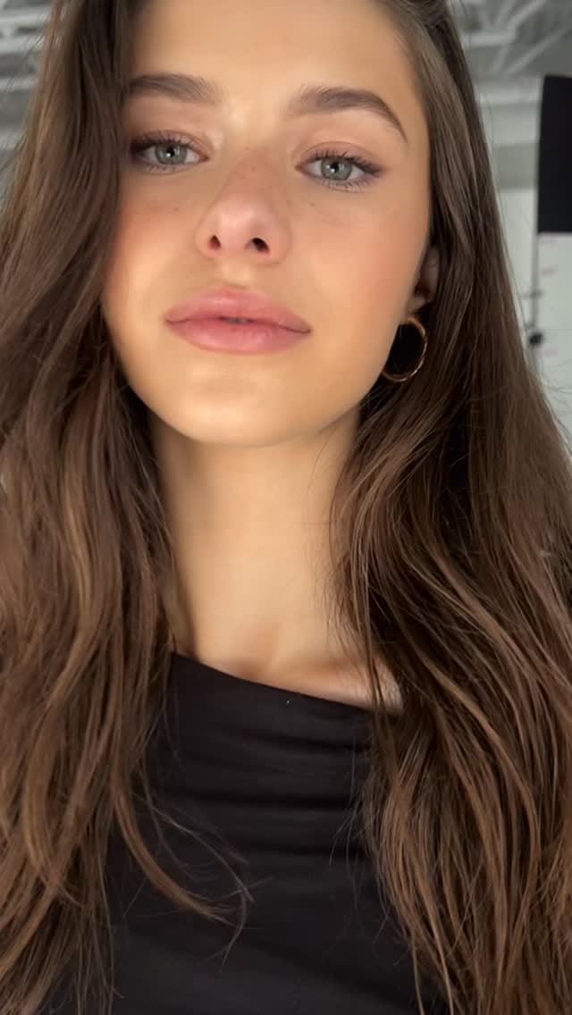 Post 1 by Montreal and Miami Makeup Artist on Instagram (video)