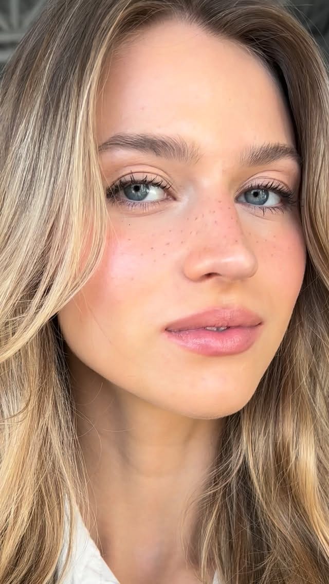 Post 2 by Montreal and Miami Makeup Artist on Instagram (video)