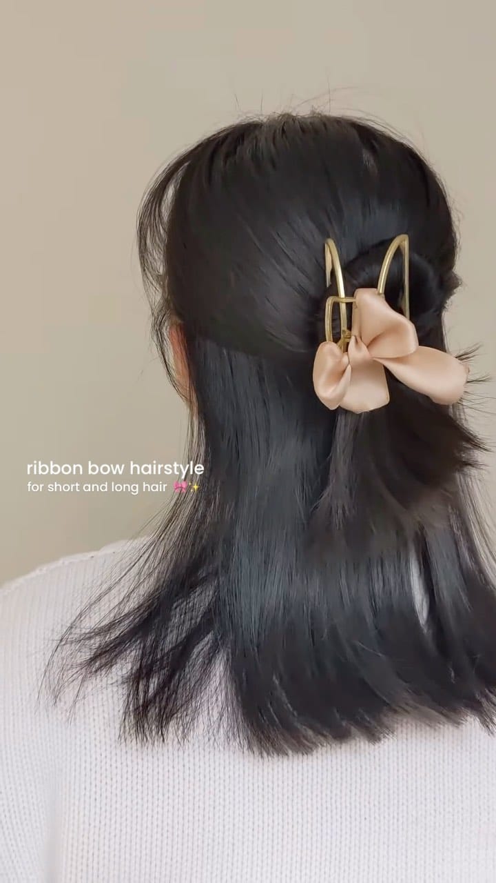 Post 3 by Anna & Angelica on Instagram (video)