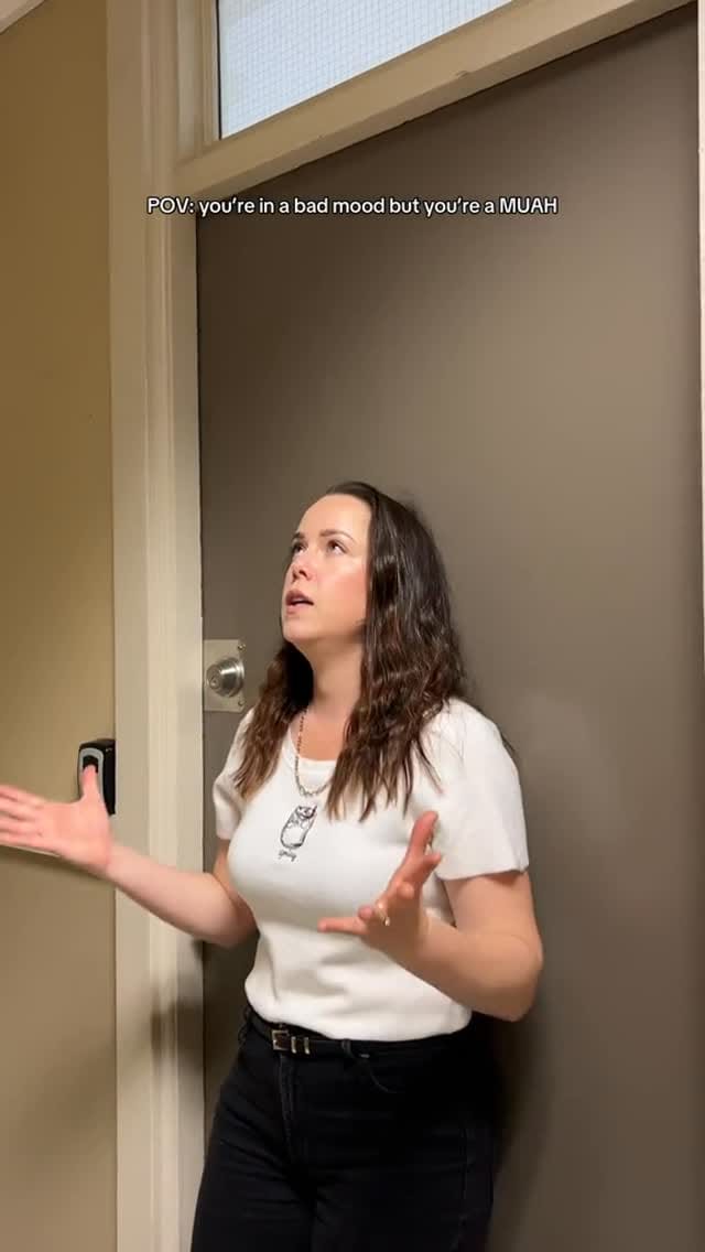Post 1 by Freelance Makeup & Hair Artist Business Coach on Instagram (video)