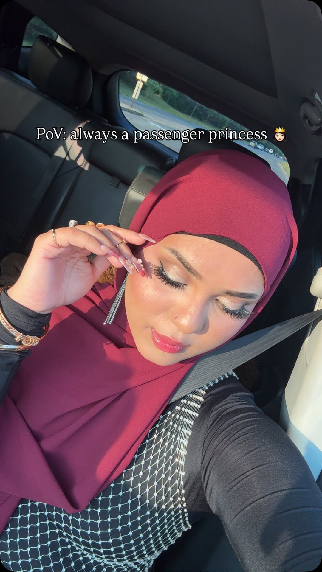 Post 10 by Heenazmakeupstudio on Instagram (video)