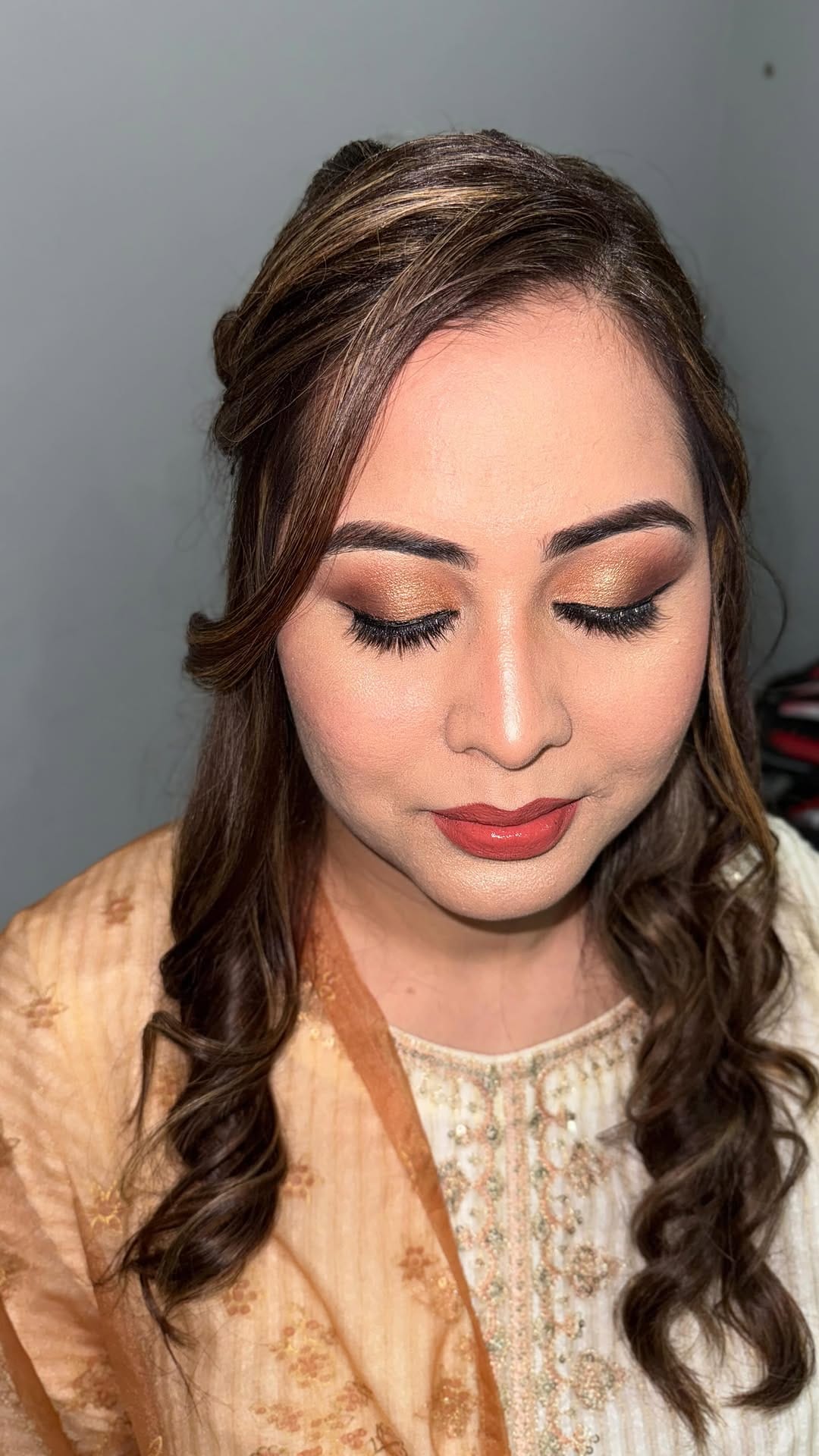 Post 2 by Heenazmakeupstudio on Instagram (video)