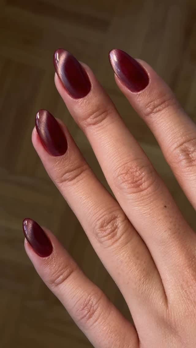Post 10 by Adele nail artist on Instagram (video)