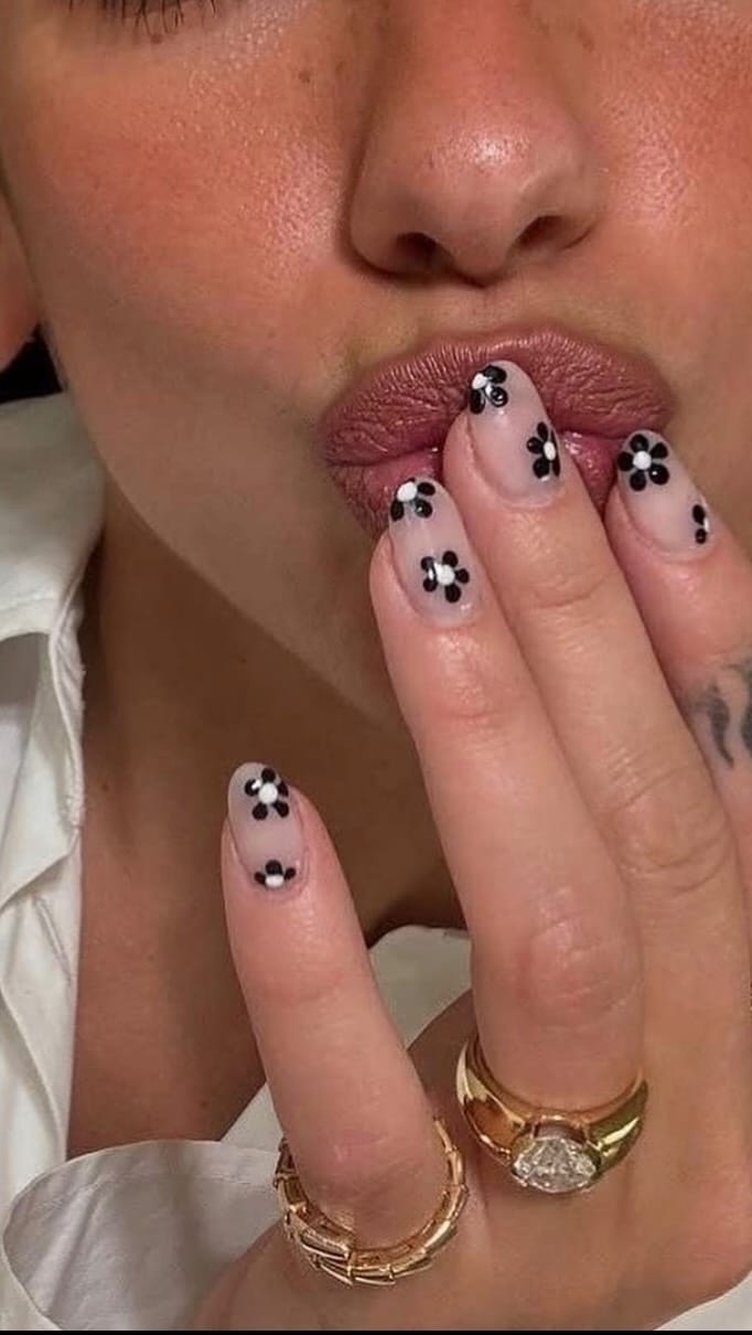 Post 7 by Adele nail artist on Instagram (video)