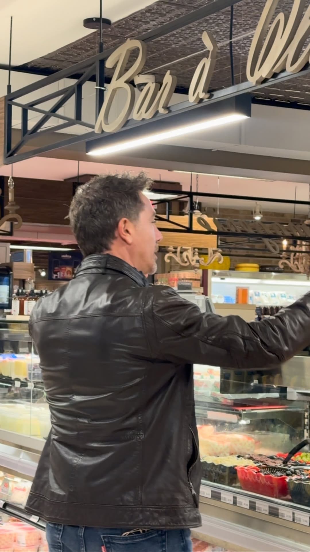 Post 10 by Fruiterie Milano on Instagram (video)