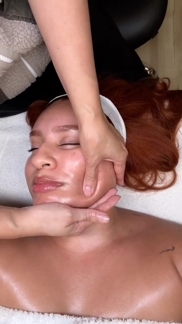 Post 10 by 🇨🇦Holistic Esthetician & Product Formulator on Instagram (video)