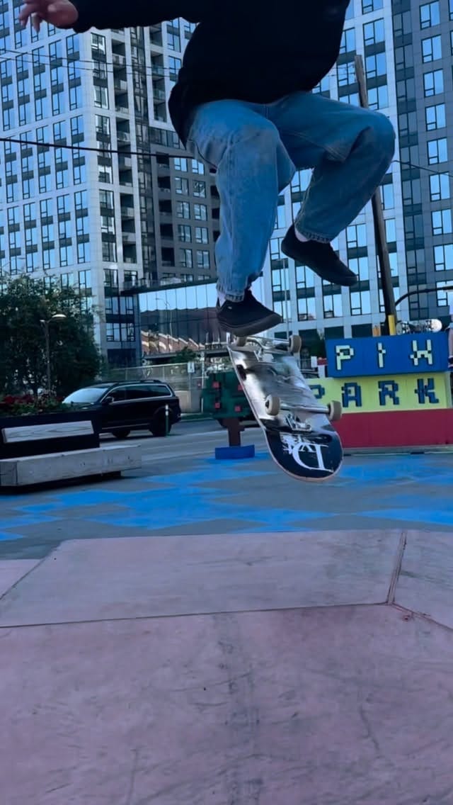 Post 8 by The Source Skate and Snow on Instagram (video)