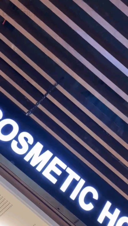 Post 9 by Cosmetic Holic on Instagram (video)