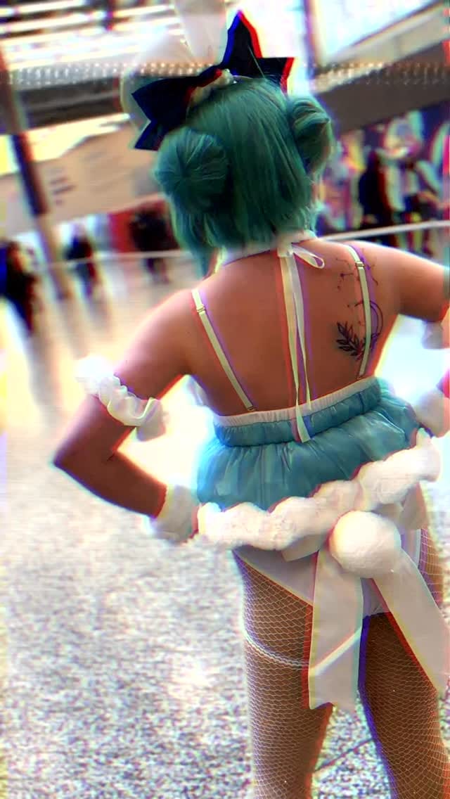 Post 9 by Montreal Comiccon on Instagram (video)