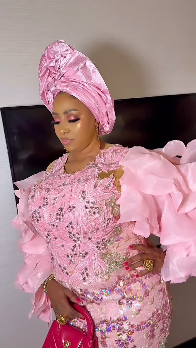 Post 4 by TORONTO MAKEUP ARTIST🇨🇦 on Instagram (video)