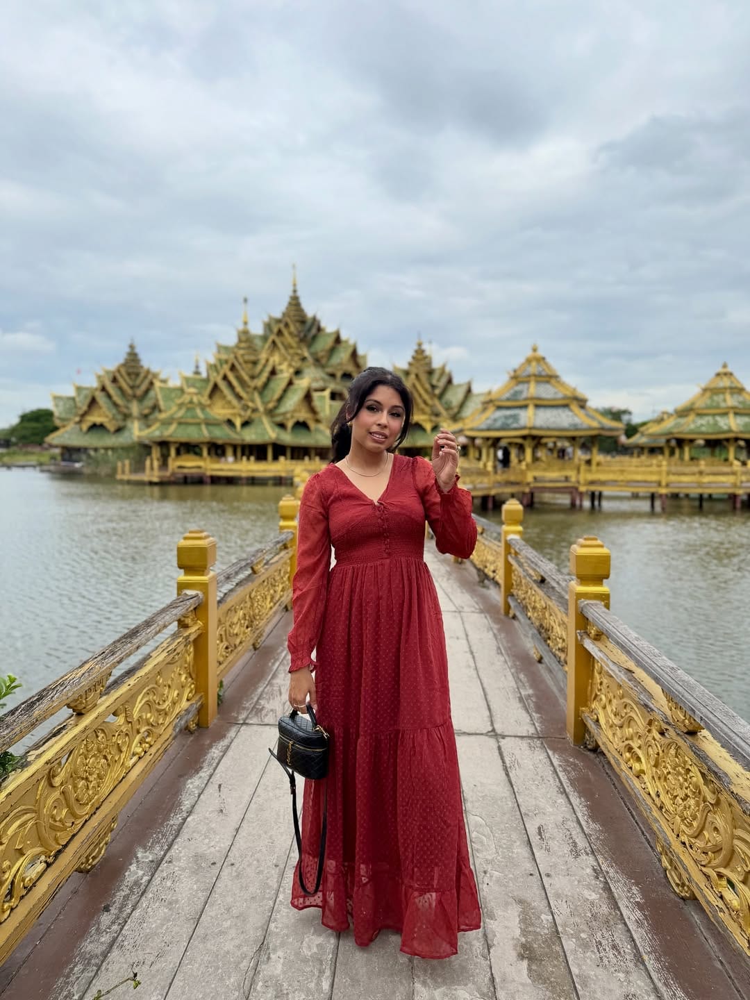 Post 3 by Zara Bee l Makeup Artist on Instagram (carousel)