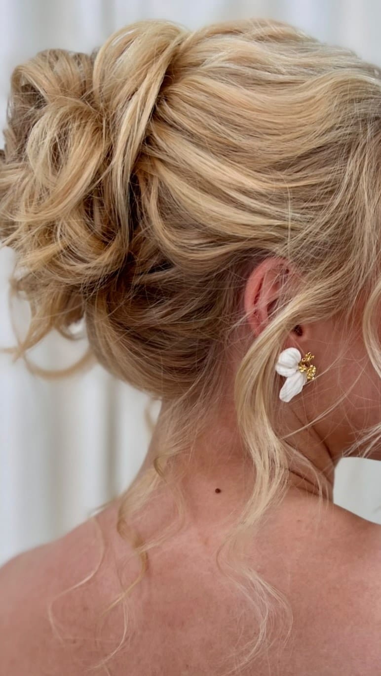 Post 7 by Brush Ltd | Your Wedding Hair & Makeup Girls! | Home Counties on Instagram (video)