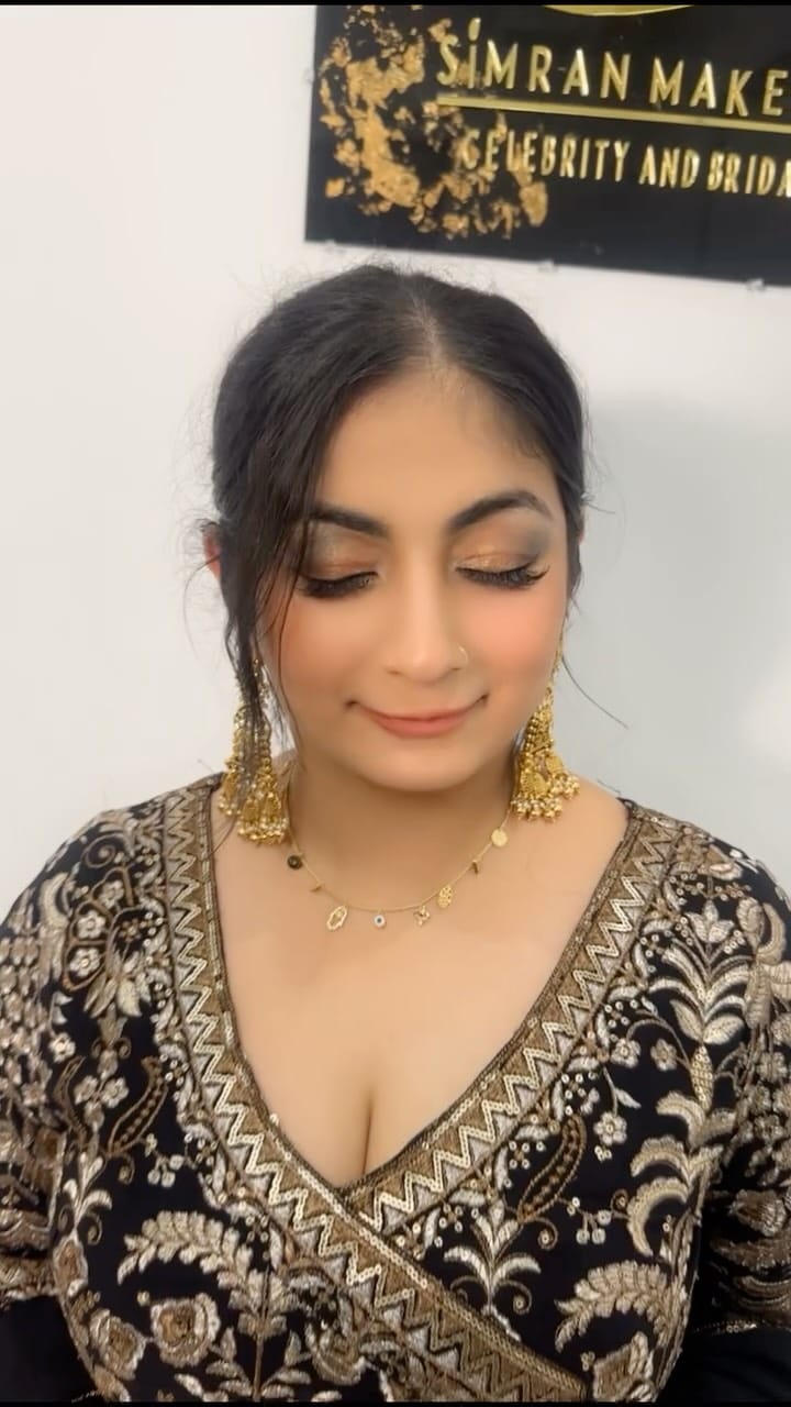 Post 6 by Simran Makeover Studio Vancouver MUA 💄🇨🇦🇺🇸🇮🇳🌎 on Instagram (video)