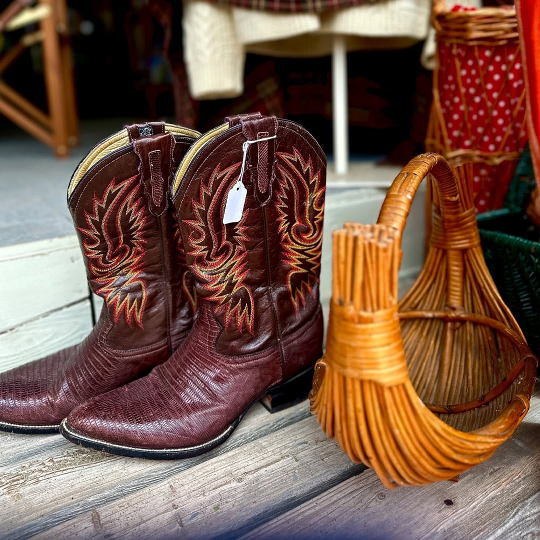 Post 6 by Aberfoyle Antique Market on Instagram (image)